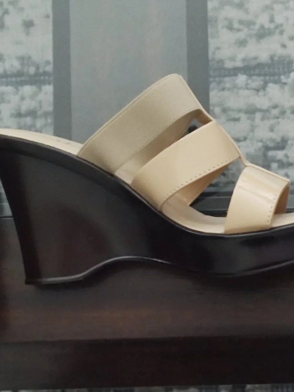 Italian Shoemaker Wedge Sandal Beige Size 7